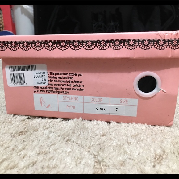 âSOLDâRhinestone Chunky Heel - Picture 4 of 5